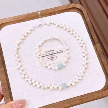 Original designs of several sets of natural freshwater pearl jewelry: necklace + bracelet.